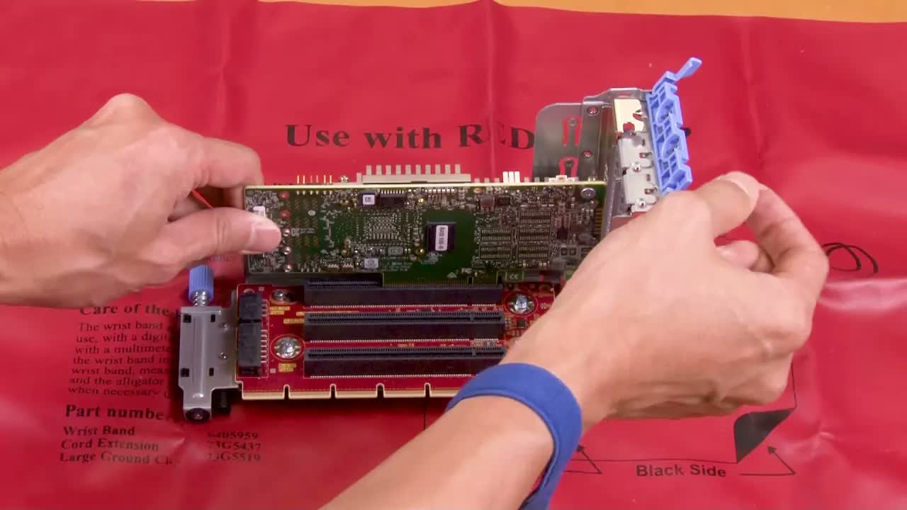 Lenovo ThinkSystem SR650 V2 removing a PCIe adapter and riser